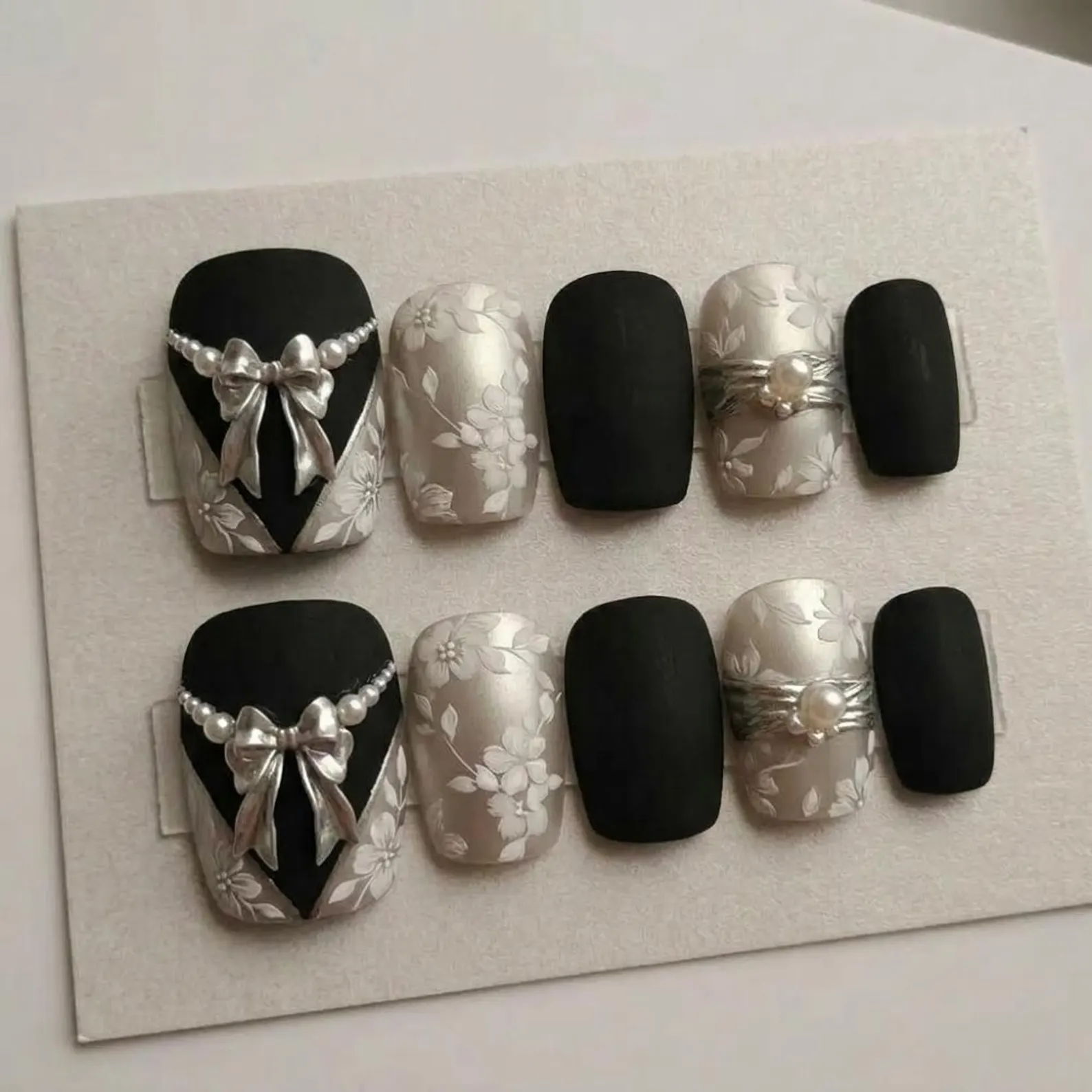 hand painted nails, 3D bow toenails, press on nails, custom press on nails, fake nails, Nails Art, stained glass nails, gold press on nails, 3d press on nails, luxury press on nails, handmade press on nails