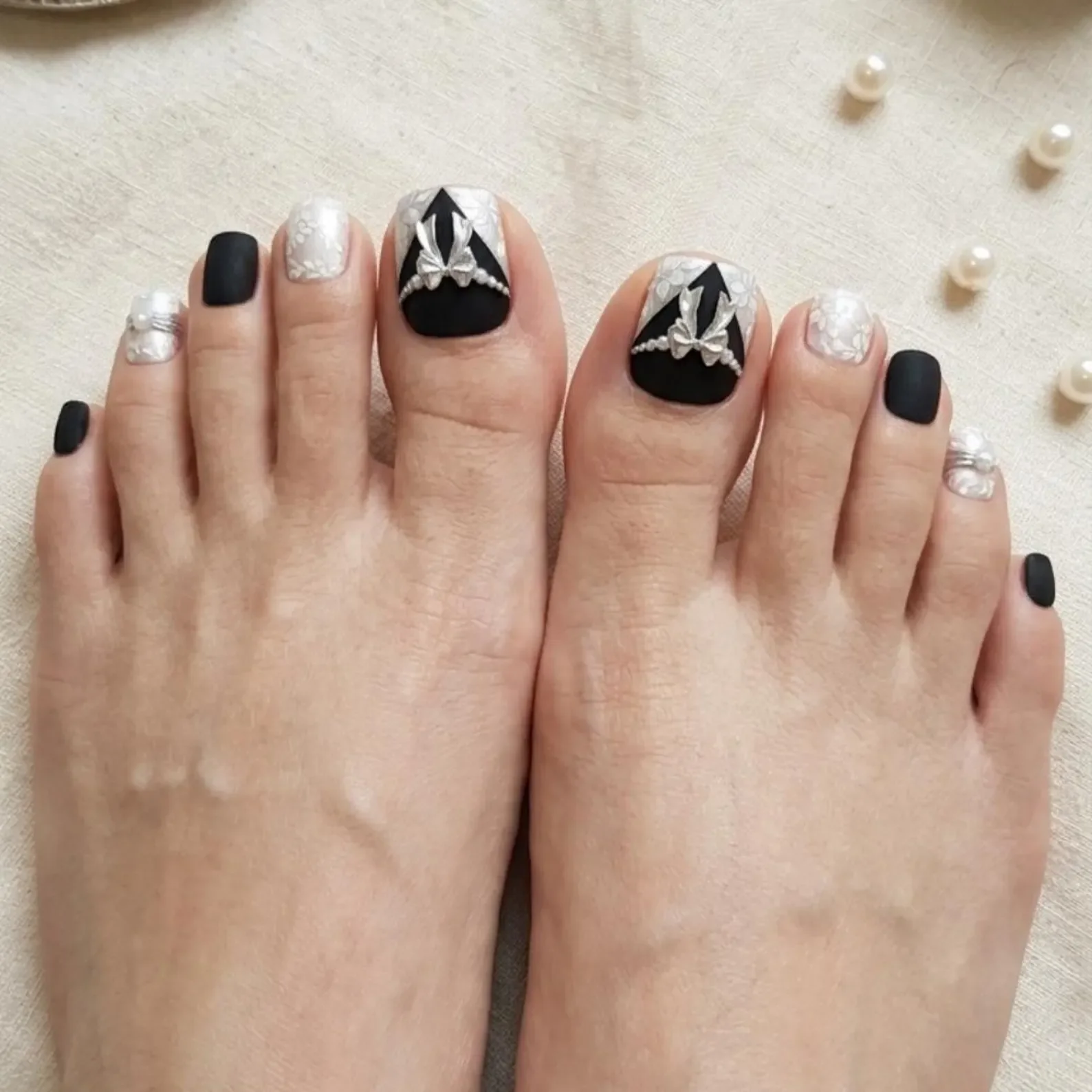 hand painted nails, 3D bow toenails, press on nails, custom press on nails, fake nails, Nails Art, stained glass nails, gold press on nails, 3d press on nails, luxury press on nails, handmade press on nails