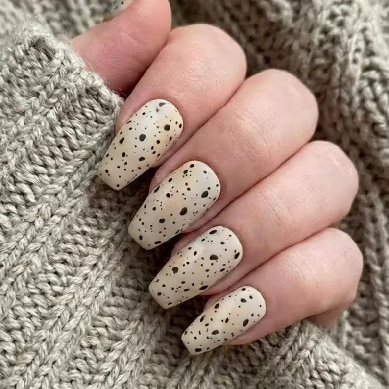 minimalist manicure, reusable nail set, press on nails, custom press on nails, fake nails, Nails Art, stained glass nails, gold press on nails, 3d press on nails, luxury press on nails, handmade press on nails