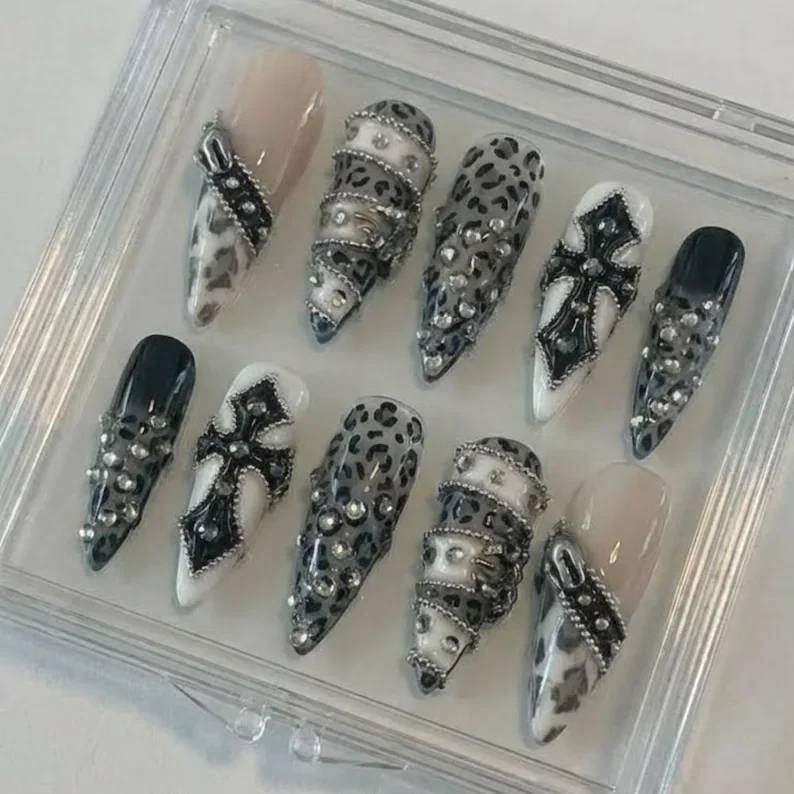 animal print nails, chrome nail art, press on nails, custom press on nails, fake nails, Nails Art, stained glass nails, gold press on nails, 3d press on nails, luxury press on nails, handmade press on nails