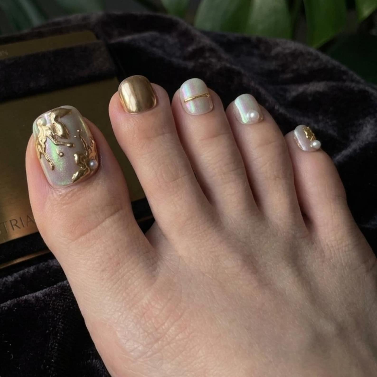 gold toe nails, iridescent nails, press on nails, custom press on nails, fake nails, Nails Art, stained glass nails, gold press on nails, 3d press on nails, luxury press on nails, handmade press on nails