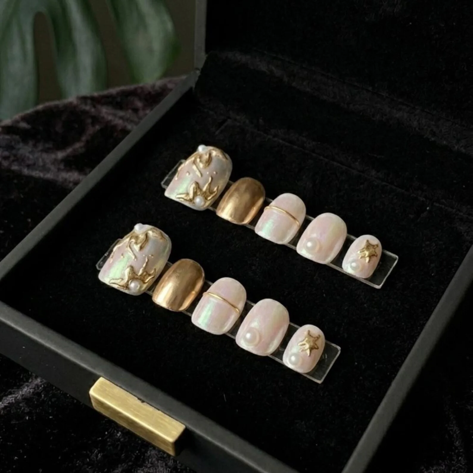 gold toe nails, iridescent nails, press on nails, custom press on nails, fake nails, Nails Art, stained glass nails, gold press on nails, 3d press on nails, luxury press on nails, handmade press on nails