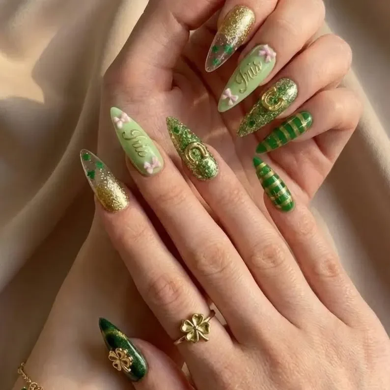 3D clover design, horseshoe nail art, press on nails, custom press on nails, fake nails, Nails Art, stained glass nails, gold press on nails, 3d press on nails, luxury press on nails, handmade press on nails