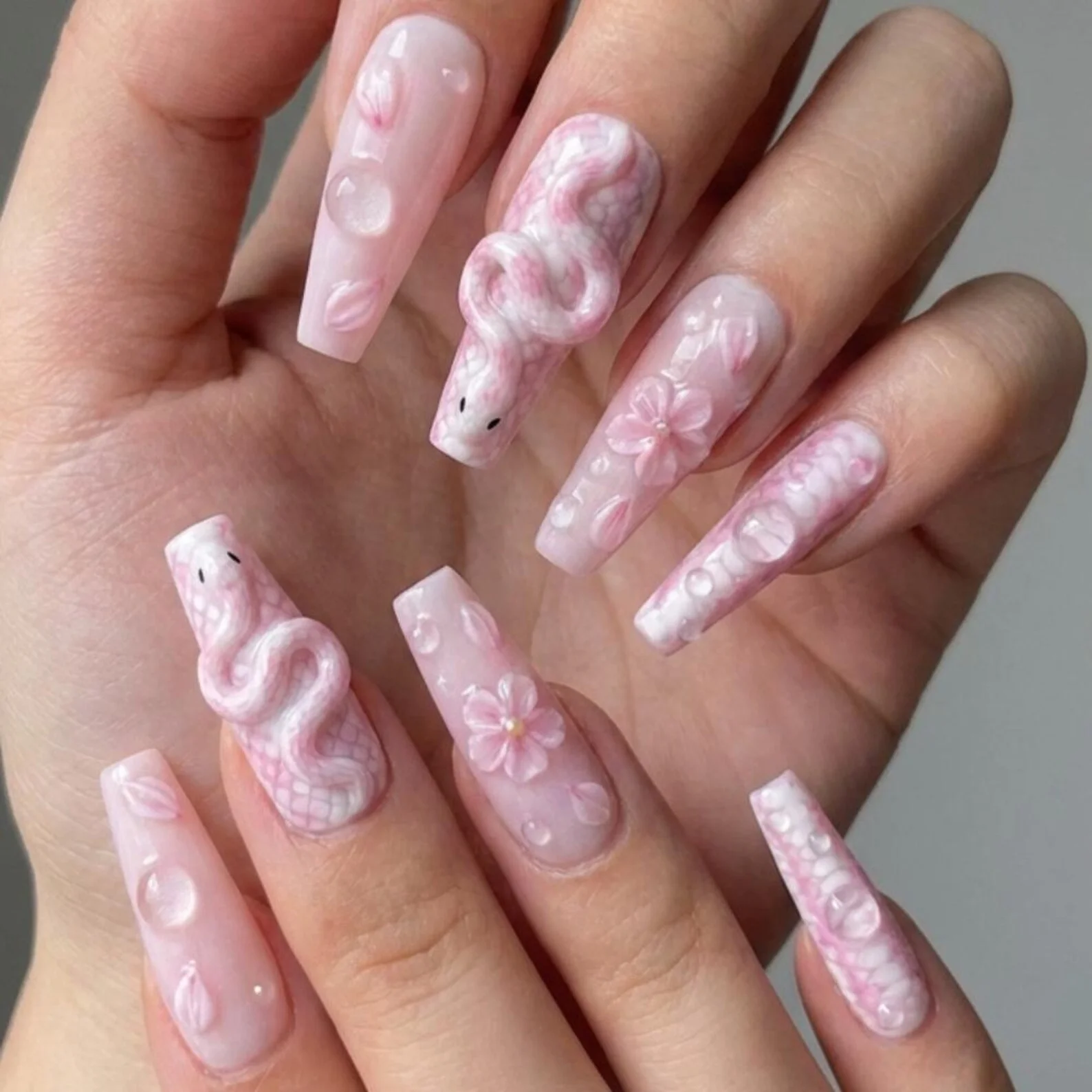 glue on nails, water drop nail art, press on nails, custom press on nails, fake nails, Nails Art, stained glass nails, gold press on nails, 3d press on nails, luxury press on nails, handmade press on nails
