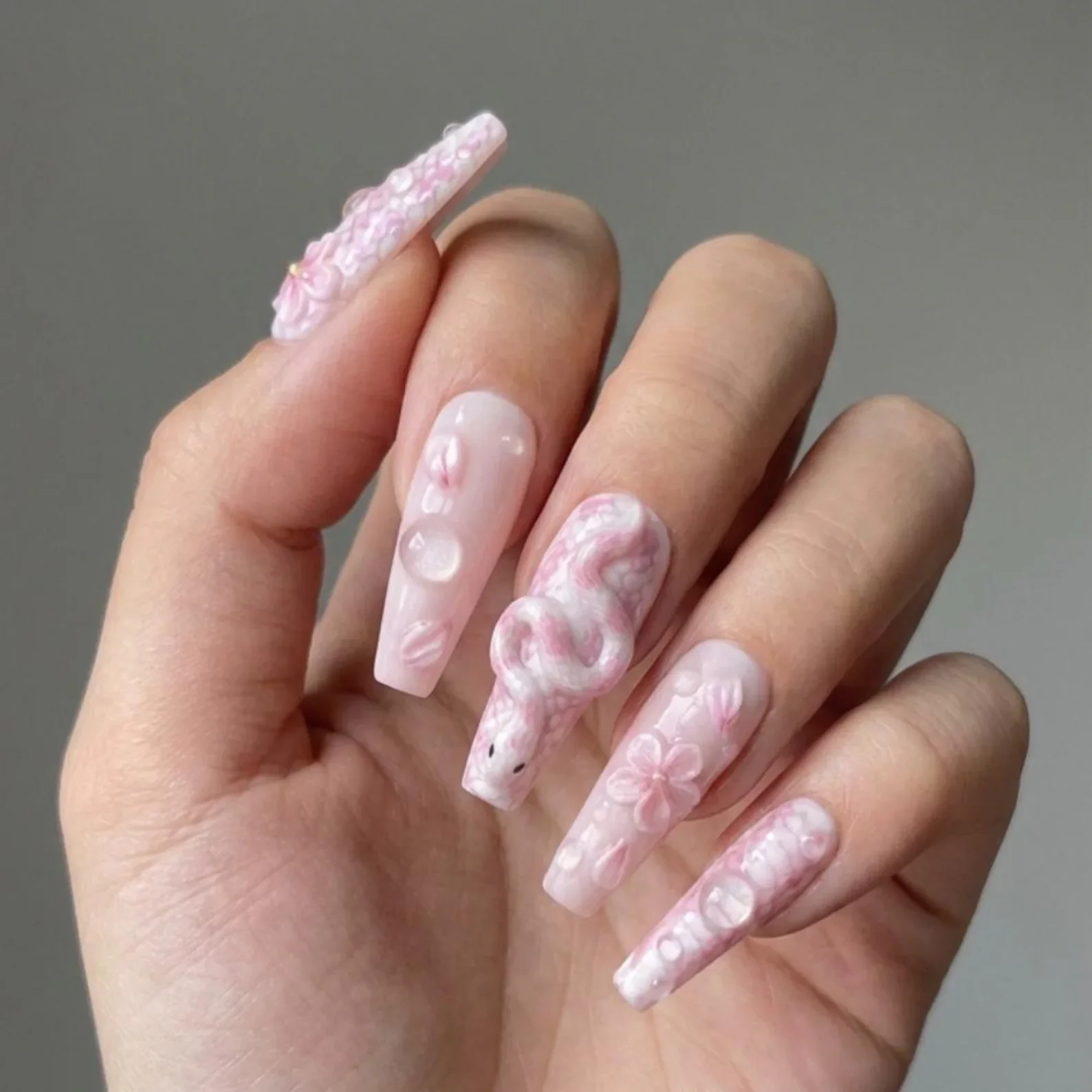 coquette style nails, 3D snake design, press on nails, custom press on nails, fake nails, Nails Art, stained glass nails, gold press on nails, 3d press on nails, luxury press on nails, handmade press on nails
