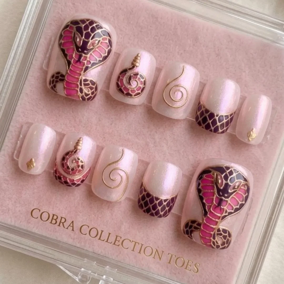 press on nails, custom press on nails, fake nails, Nails Art, stained glass nails, gold press on nails, 3d press on nails, luxury press on nails, handmade press on nails