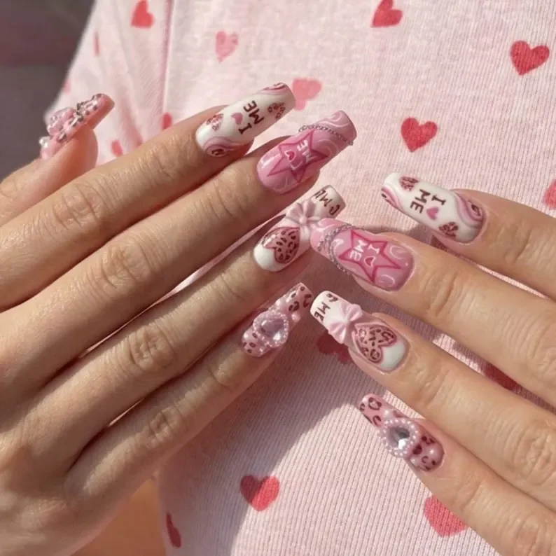 chain detail nails, Galentine's Day nails, press on nails, custom press on nails, fake nails, Nails Art, stained glass nails, gold press on nails, 3d press on nails, luxury press on nails, handmade press on nails
