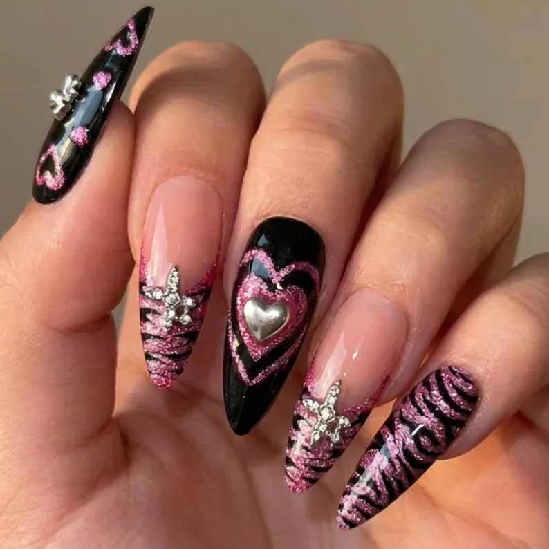Black heart nails, Heart nail design, press on nails, custom press on nails, fake nails, Nails Art, stained glass nails, gold press on nails, 3d press on nails, luxury press on nails, handmade press on nails