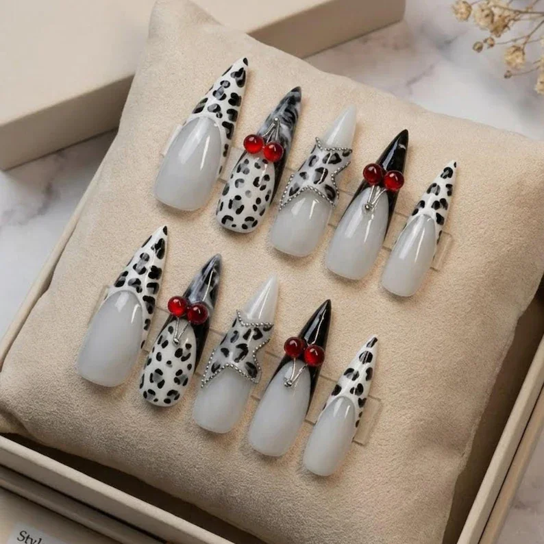 leopard print nails, press on nails, custom press on nails, fake nails, Nails Art, stained glass nails, gold press on nails, 3d press on nails, luxury press on nails, handmade press on nails
