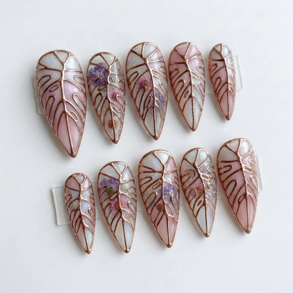 dried flower nails, botanical art, press on nails, custom press on nails, fake nails, Nails Art, stained glass nails, gold press on nails, 3d press on nails, luxury press on nails, handmade press on nails