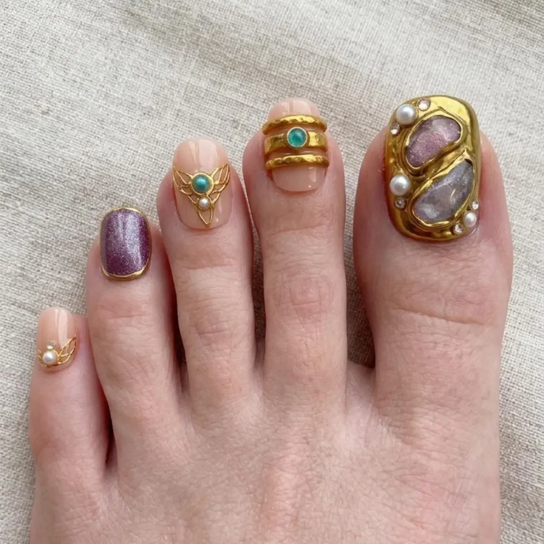 fake toenails, royal gold, press on nails, custom press on nails, fake nails, Nails Art, stained glass nails, gold press on nails, 3d press on nails, luxury press on nails, handmade press on nails