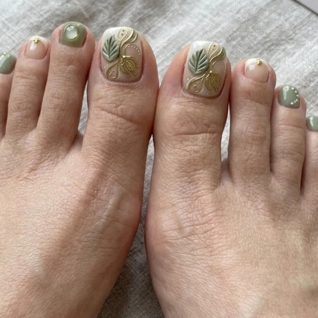 earthy fake toes, artisan pedicure, press on nails, custom press on nails, fake nails, Nails Art, stained glass nails, gold press on nails, 3d press on nails, luxury press on nails, handmade press on nails