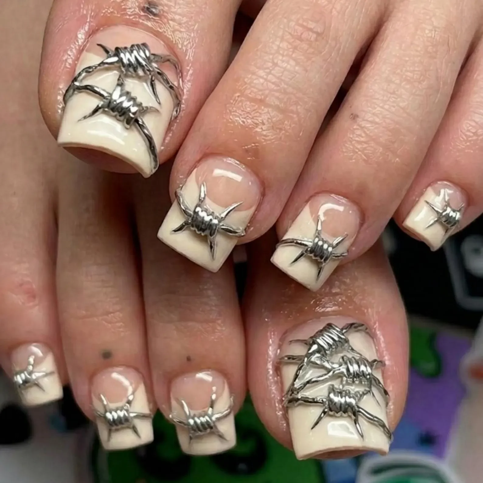 barbed wire toe nails, chrome grunge pedicure, press on nails, custom press on nails, fake nails, Nails Art, stained glass nails, gold press on nails, 3d press on nails, luxury press on nails, handmade press on nails
