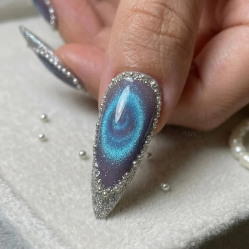 cat eye nails, magnetic nail, press on nails, custom press on nails, fake nails, Nails Art, stained glass nails, gold press on nails, 3d press on nails, luxury press on nails, handmade press on nails