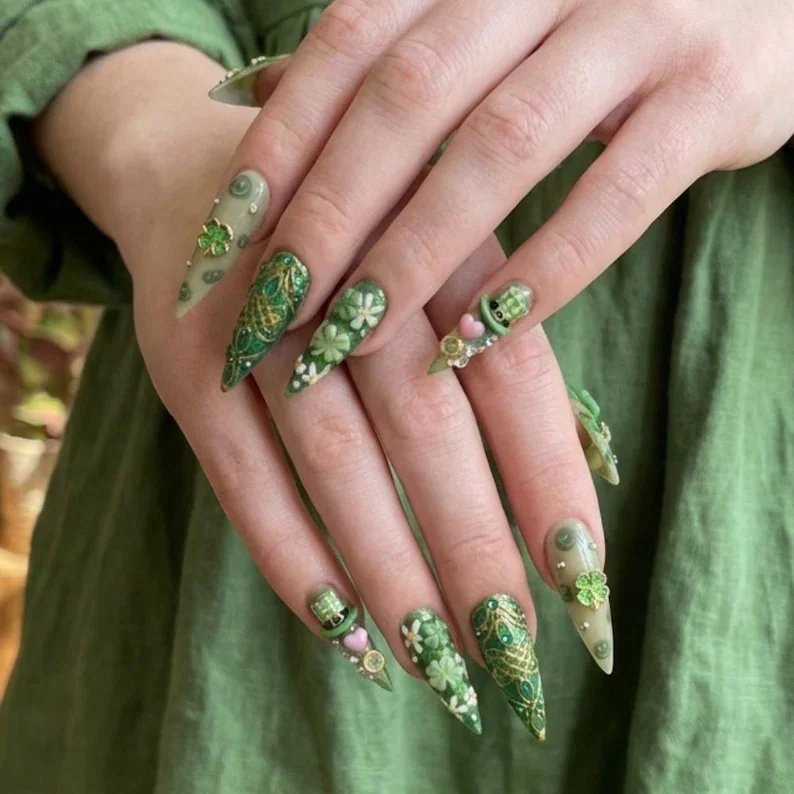3D Shamrock, Celtic Knot, press on nails, custom press on nails, fake nails, Nails Art, stained glass nails, gold press on nails, 3d press on nails, luxury press on nails, handmade press on nails