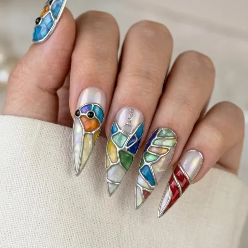 hand-painted nail art, mosaic bird design, press on nails, custom press on nails, fake nails, Nails Art, stained glass nails, gold press on nails, 3d press on nails, luxury press on nails, handmade press on nails