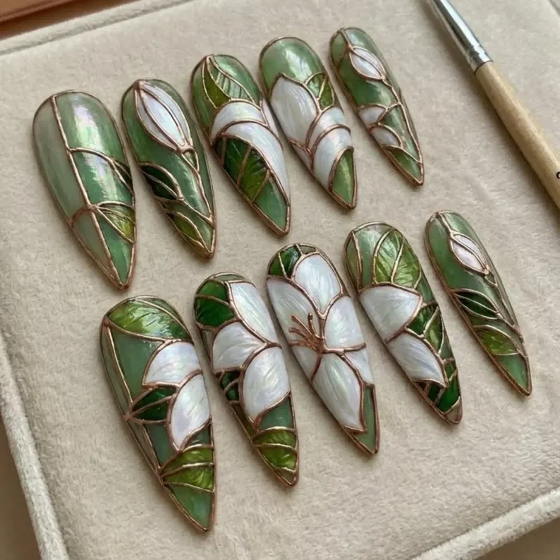 3D rose gold, sage green nails, press on nails, custom press on nails, fake nails, Nails Art, stained glass nails, gold press on nails, 3d press on nails, luxury press on nails, handmade press on nails
