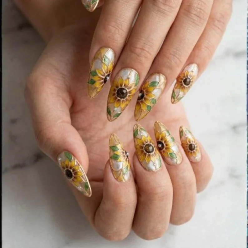 press on nails, custom press on nails, fake nails, Nails Art, stained glass nails, gold press on nails, 3d press on nails, luxury press on nails, handmade press on nails