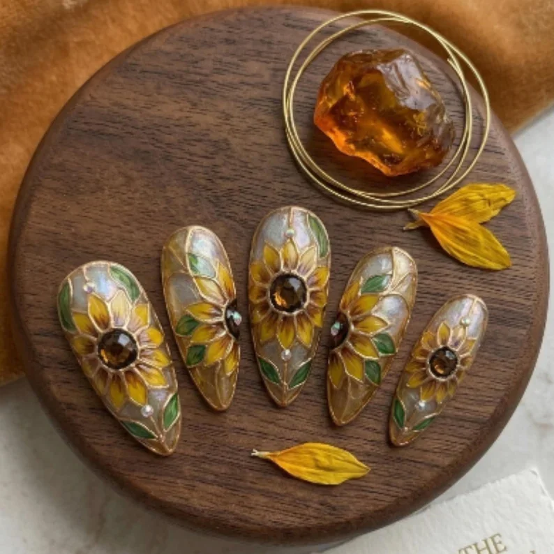 press on nails, custom press on nails, fake nails, Nails Art, stained glass nails, gold press on nails, 3d press on nails, luxury press on nails, handmade press on nails