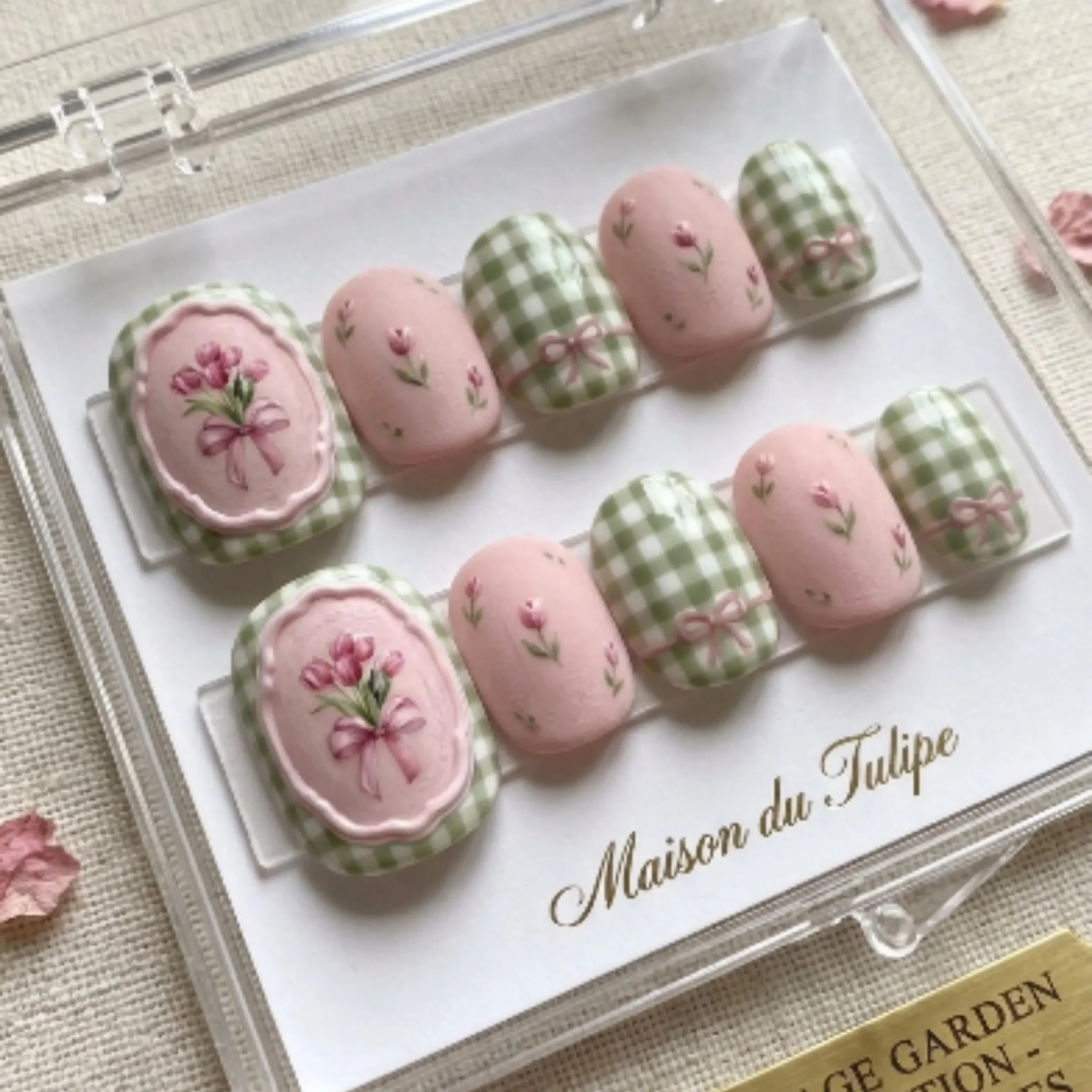 tulip romance, 3D hand-painted, press on nails, custom press on nails, fake nails, Nails Art, stained glass nails, gold press on nails, 3d press on nails, luxury press on nails, handmade press on nails