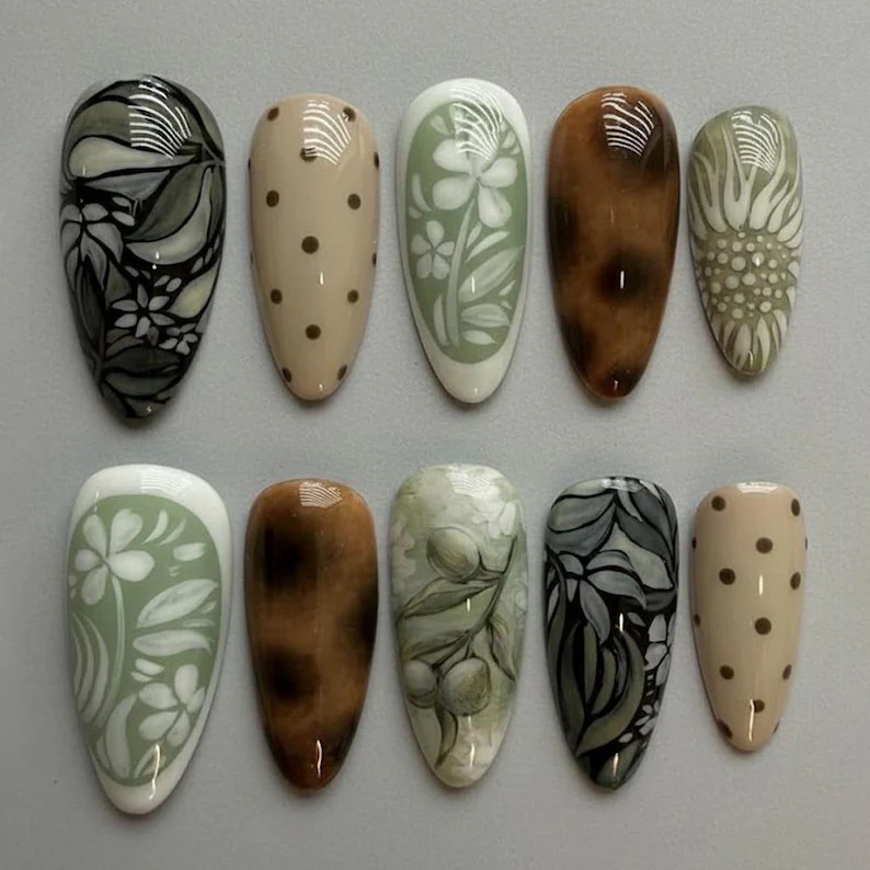 press on nails, custom press on nails, fake nails, Nails Art, stained glass nails, gold press on nails, 3d press on nails, luxury press on nails, handmade press on nails