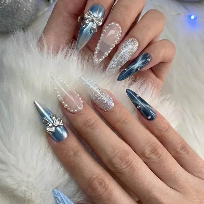 icy glitter nails, knit pattern nails, press on nails, custom press on nails, fake nails, Nails Art, stained glass nails, gold press on nails, 3d press on nails, luxury press on nails, handmade press on nails
