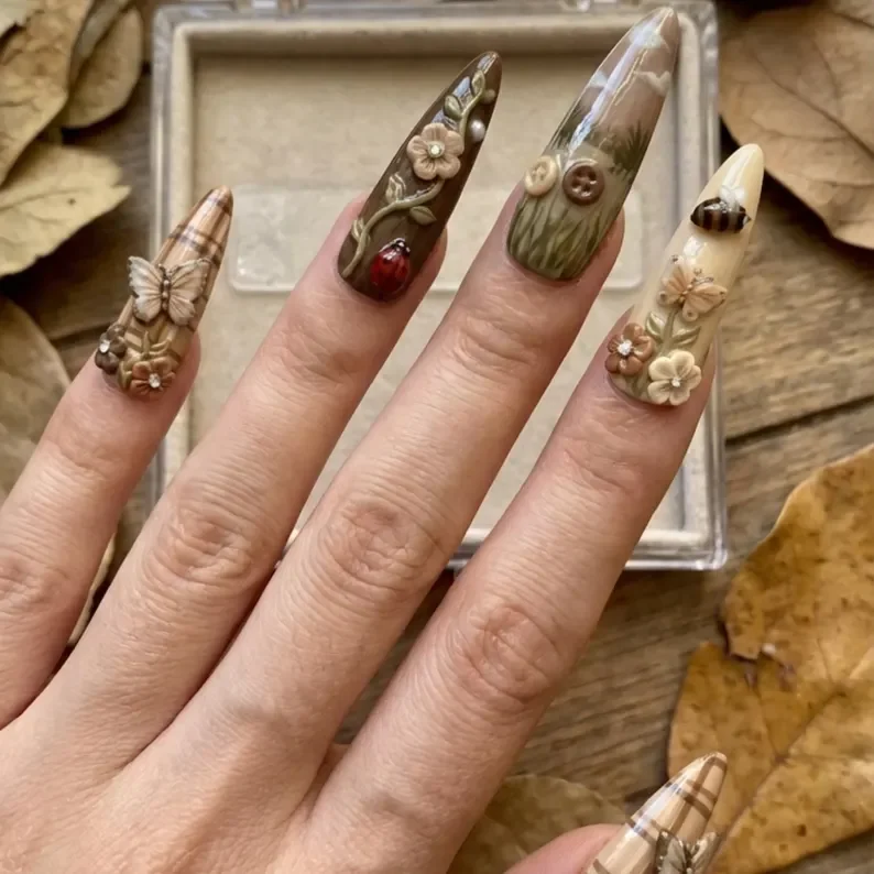 bee nail art, ladybug nail art, press on nails, custom press on nails, fake nails, Nails Art, stained glass nails, gold press on nails, 3d press on nails, luxury press on nails, handmade press on nails