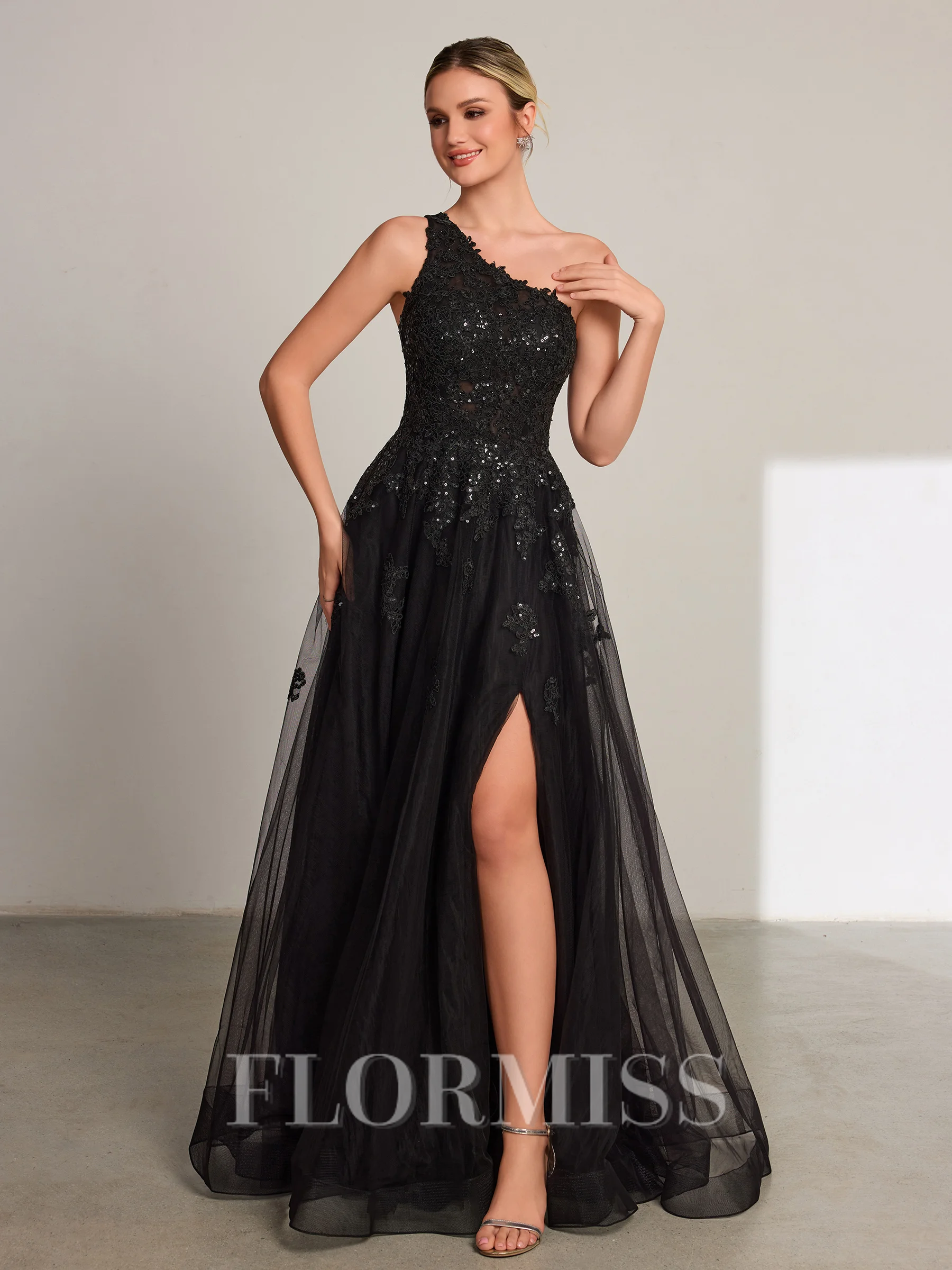 A-line One-Shoulder Appliques Lace Floor-Length Tulle Dress