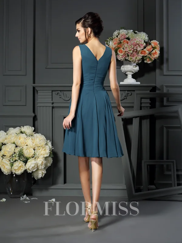 A-Line/Princess V-neck Knee-Length Chiffon Mother of the Bride Dresses With Beading