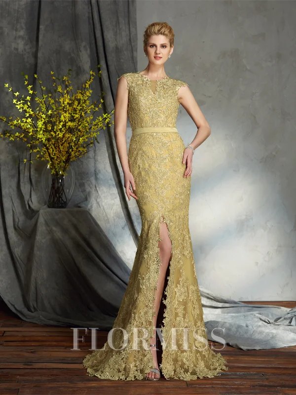 Trumpet/Mermaid Scoop Sweep Train Lace Mother of the Bride Dresses With Lace