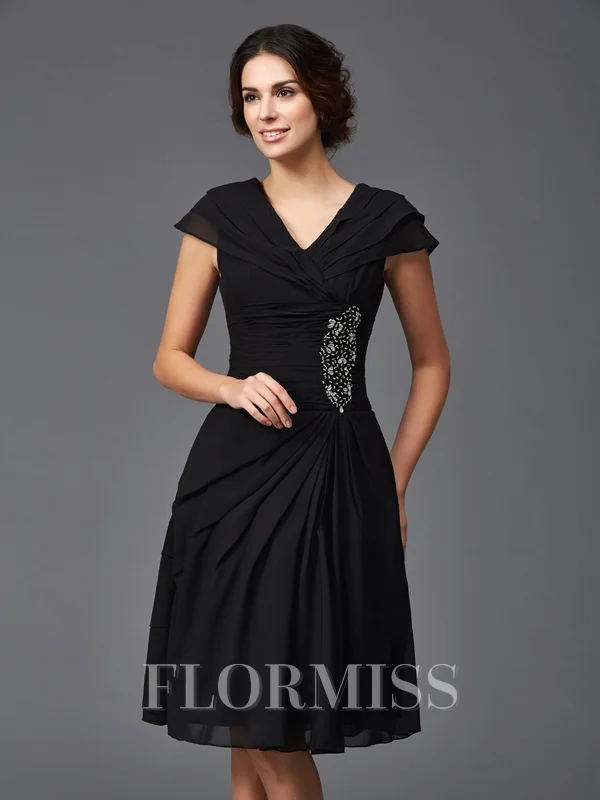 A-Line/Princess V-neck Knee-Length Chiffon Mother of the Bride Dresses With Beading