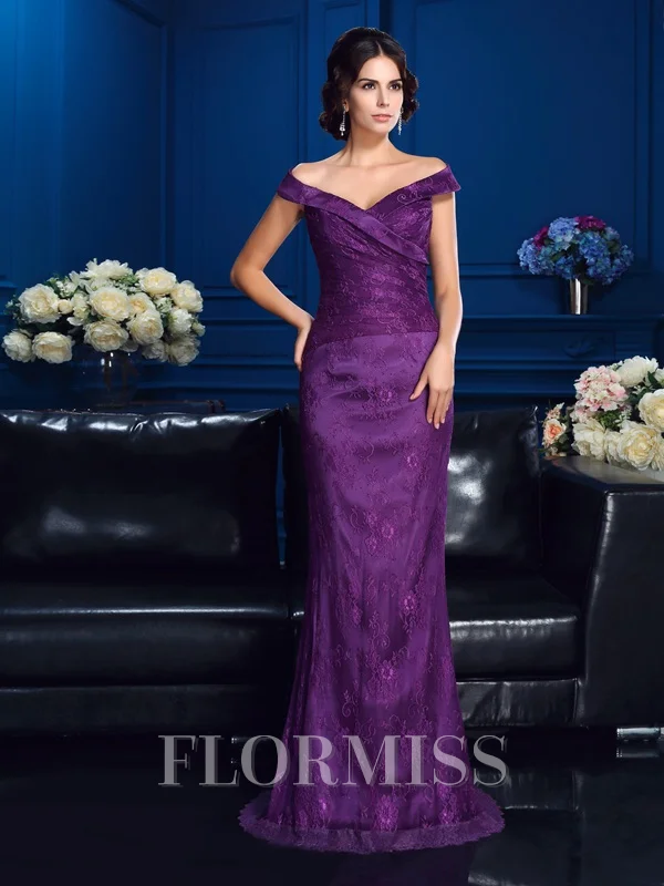 Sheath/Column Off-the-Shoulder Sweep Train Lace Mother of the Bride Dresses With Lace