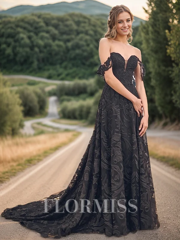 A-line/Princess Sweetheart Court Train Lace Sleeveless Crossed Straps Wedding Dresses