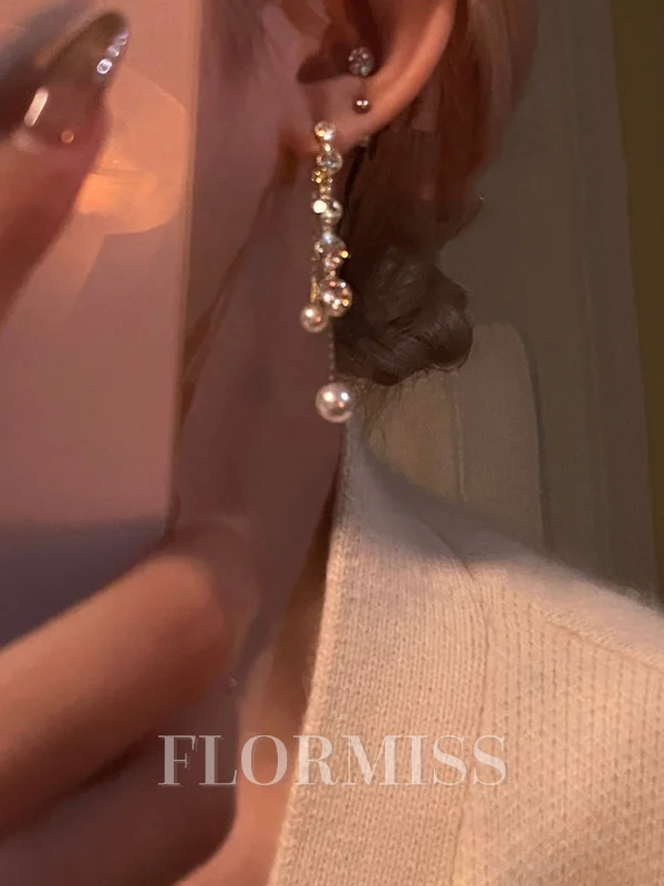 Fascinating Alloy With Rhinestone Earrings