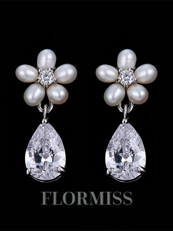 Pretty Metal With Rhinestone Earrings