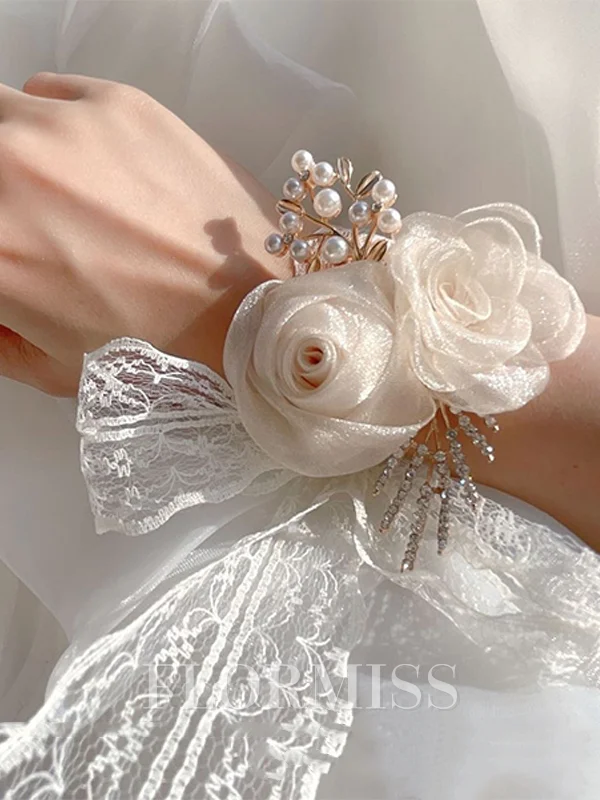 Delicate Lace Wrist Corsage