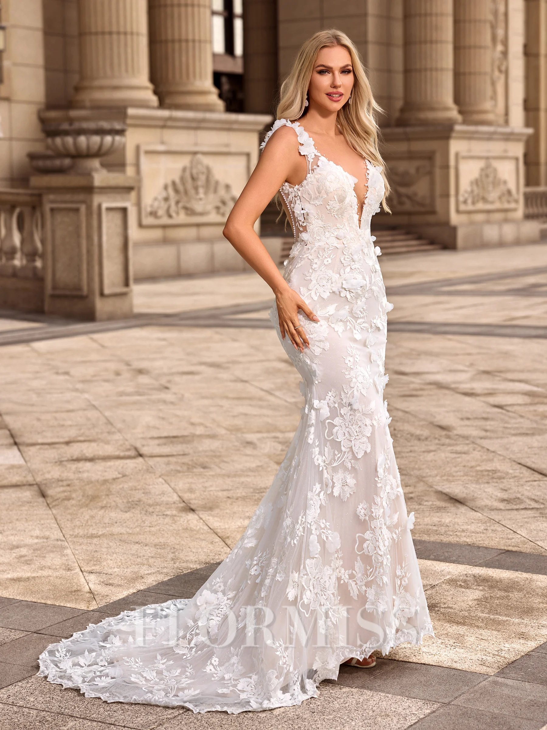 Sheath/Column Tulle Scoop Sleeveless Cathedral Train Wedding Dresses