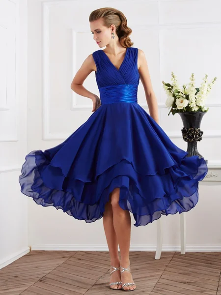A-line/Princess V-neck Tea-Length Chiffon Bridesmaid Dresses With Pleated
