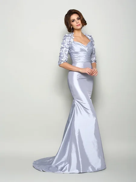 Trumpet/Mermaid Sweetheart Sweep Train Taffeta Mother of the Bride Dresses With Appliques Lace
