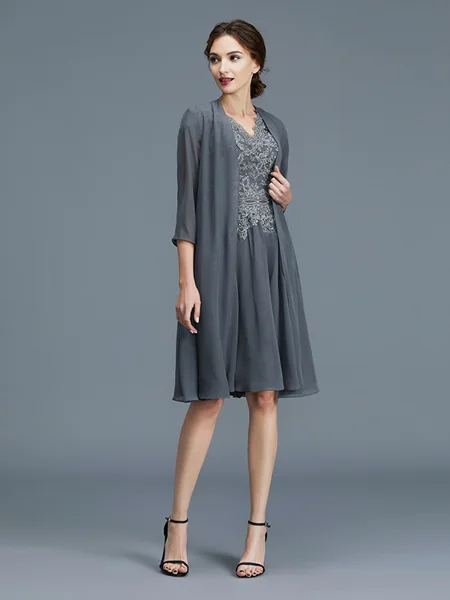 A-Line/Princess V-neck Knee-Length Chiffon Mother of the Bride Dresses With Appliques Lace