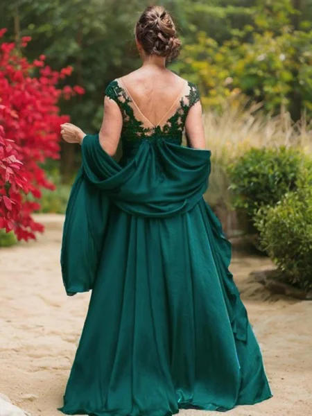 A-Line/Princess Scoop Sweep...