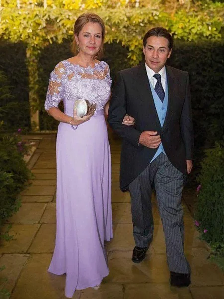 A-Line/Princess Scoop Floor-Length Chiffon Mother of the Bride Dresses With Appliques Lace