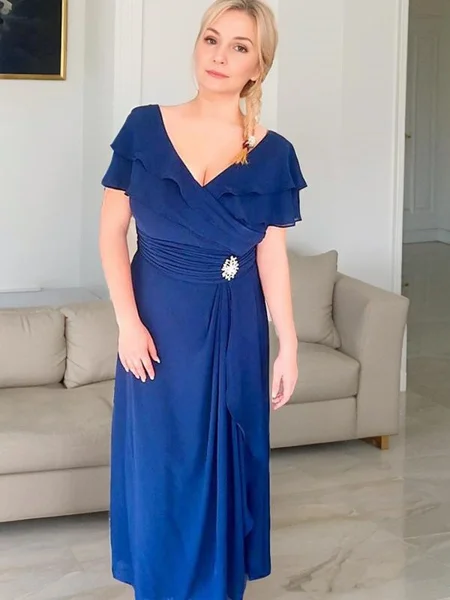 A-Line/Princess V-neck Floor-Length Chiffon Mother of the Bride Dresses With Ruffles