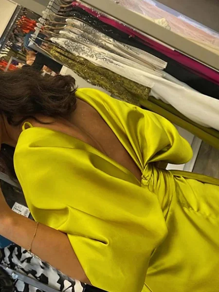 Sheath V-neck 1/2 Sleeves...