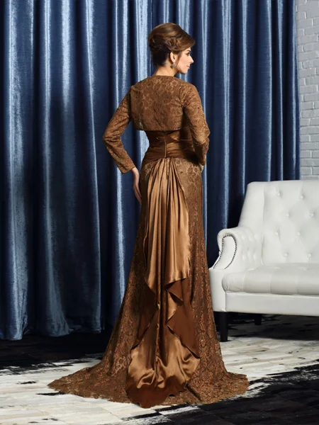 Sheath/Column Strapless Court Train Silk like Satin Mother of the Bride Dresses