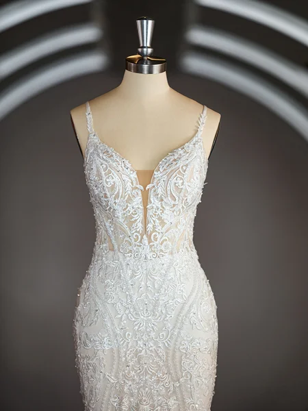 Trumpet/Mermaid V-neck...