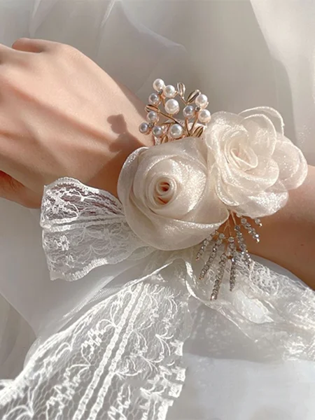 Delicate Lace Wrist Corsage