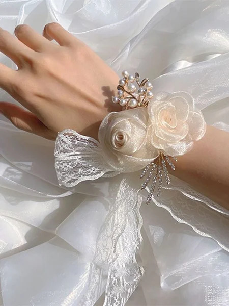 Delicate Lace Wrist Corsage