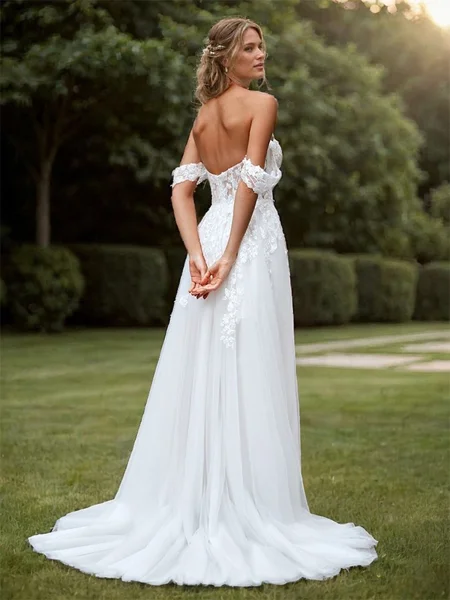 A-line Tulle Appliques Lace...