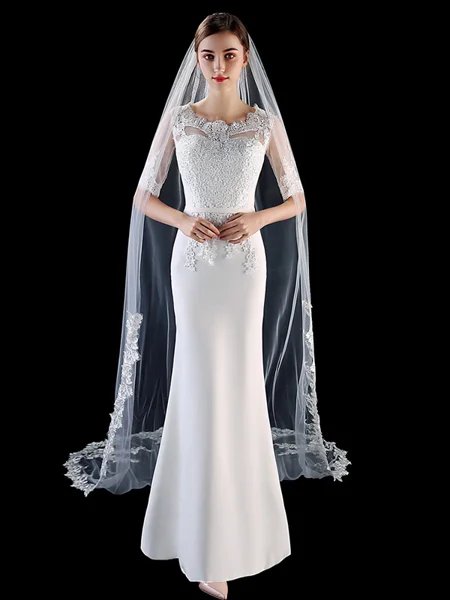 Elegant Tulle One-Tier...